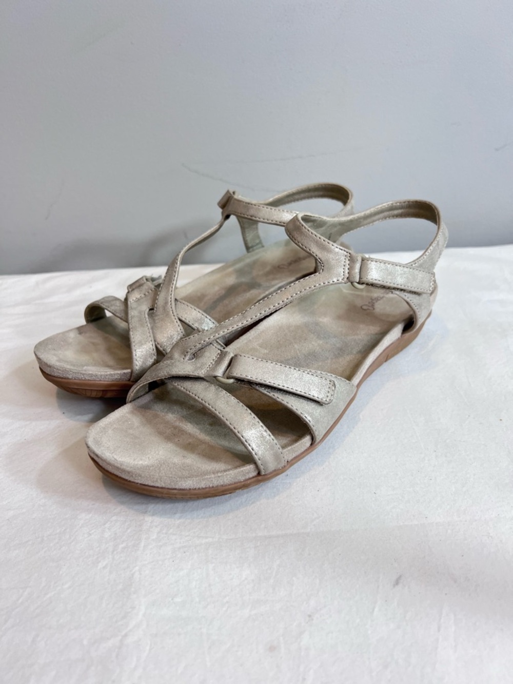 Baretraps Jaxen cream tan matallic sandals size 10